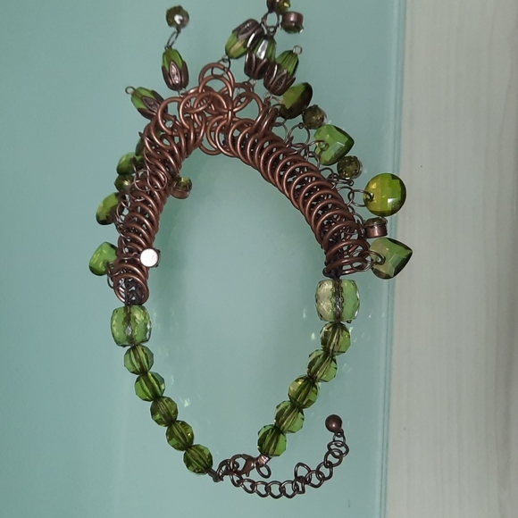 Green statement necklace - Picture 3 of 3